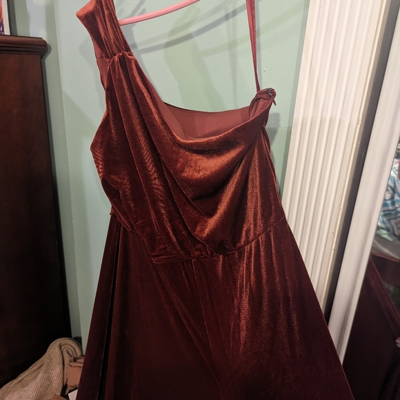 🔥NWT:🔥Large (L) Banana Republic Maroon Velvet One shoulder jumpsuit - Picture 6 of 6